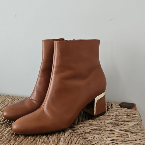 DKNY Brown Leather Ankle Boots Size 6.5 - Picture 1 of 8